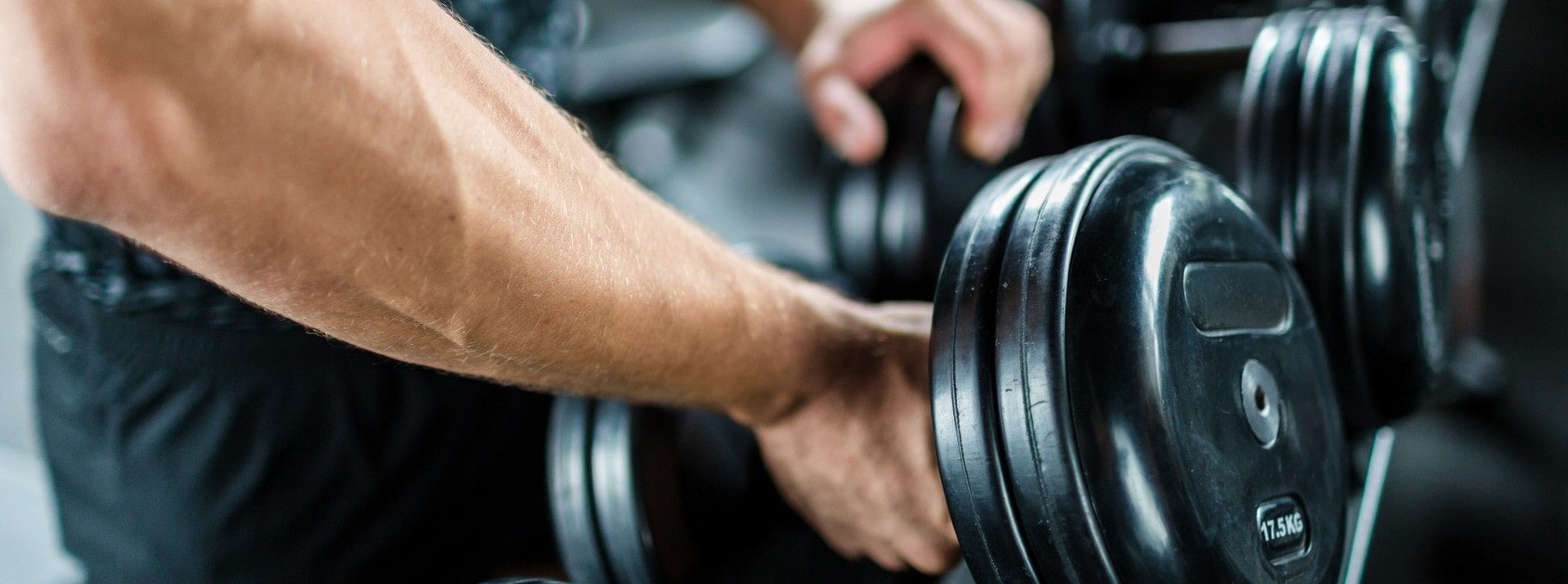 30 Minuten Ganzkörper-Kurzhantel Workout