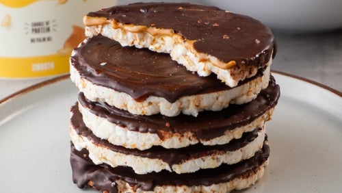 Gesunde Schokoladen Erdnussbutter Reis-Cracker in 2 Schritten