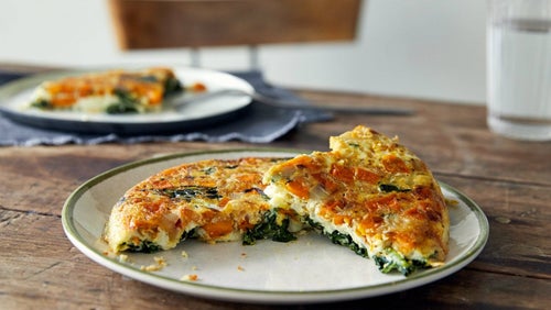 Süßkartoffel Frittata mit Grünkohl & Zwiebeln