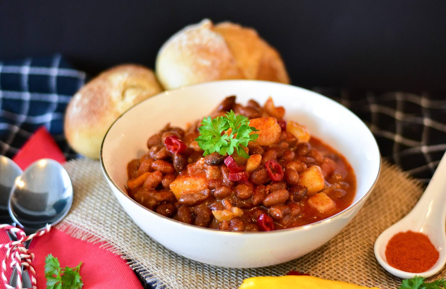 Leckerer Bohneneintopf mit Würstchen | Gesundes Meal Prep Rezept
