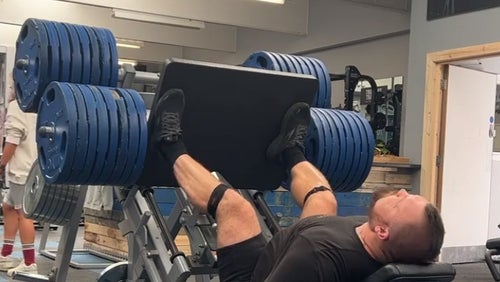 Eddie Hall Leg Presses 3/4 Tonne As He Hangs Up Boxing Gloves