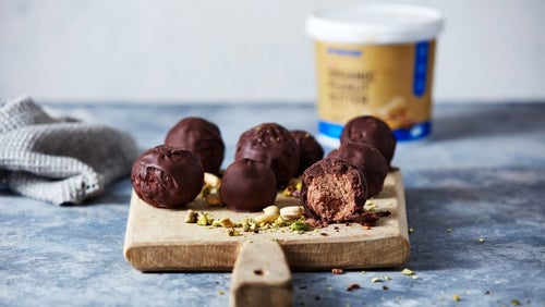 7 recetas de bolitas proteicas saludables | Postres fitness