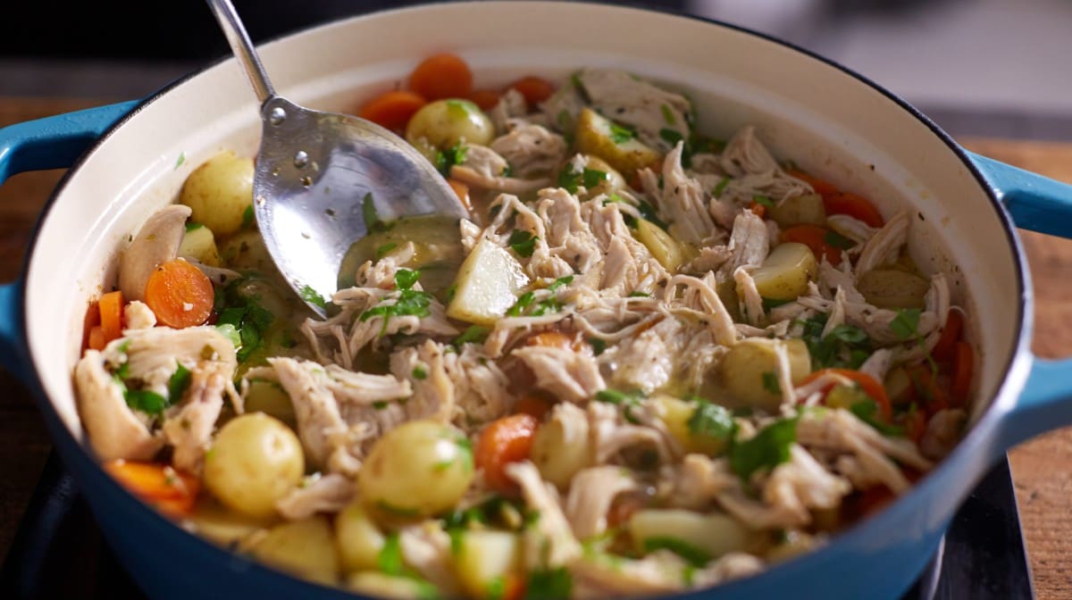 Estofado de pollo en olla | Platos de cuchara para invierno