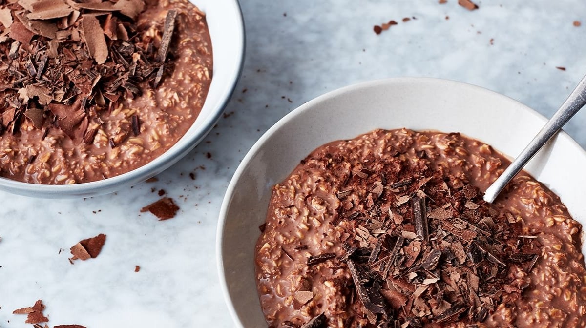 Gachas de avena proteicas de chocolate y plátano