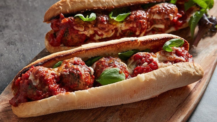 bocadillo de albóndigas veganas