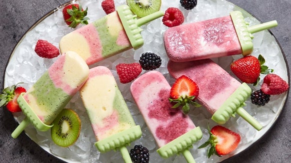 Helados de hielo arcoíris altos en proteína