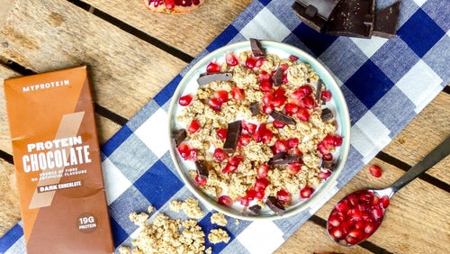 Kwark Met Granaatappel, Granola en Chocolade