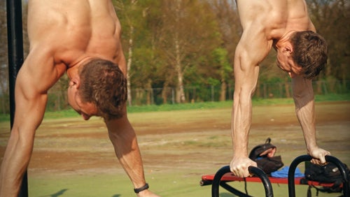 Leer de Handstand | Beginner Tutorial | MYPROTEIN X CALISTHENICS FAMILY Workout 3