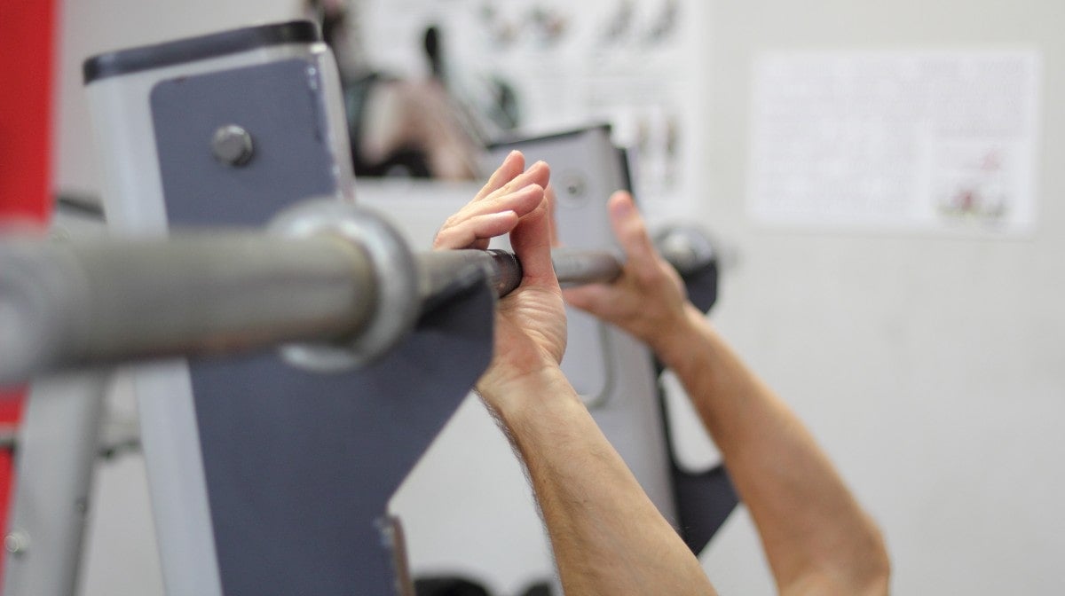 Hoe de close grip bench press te doen | Techniek en variaties