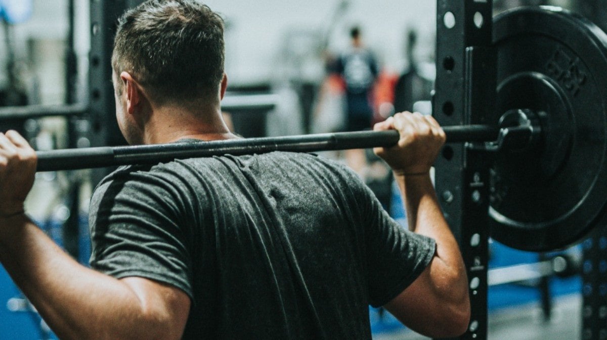 Hoe voer je de squat goed uit? | De Barbell Squat Guide