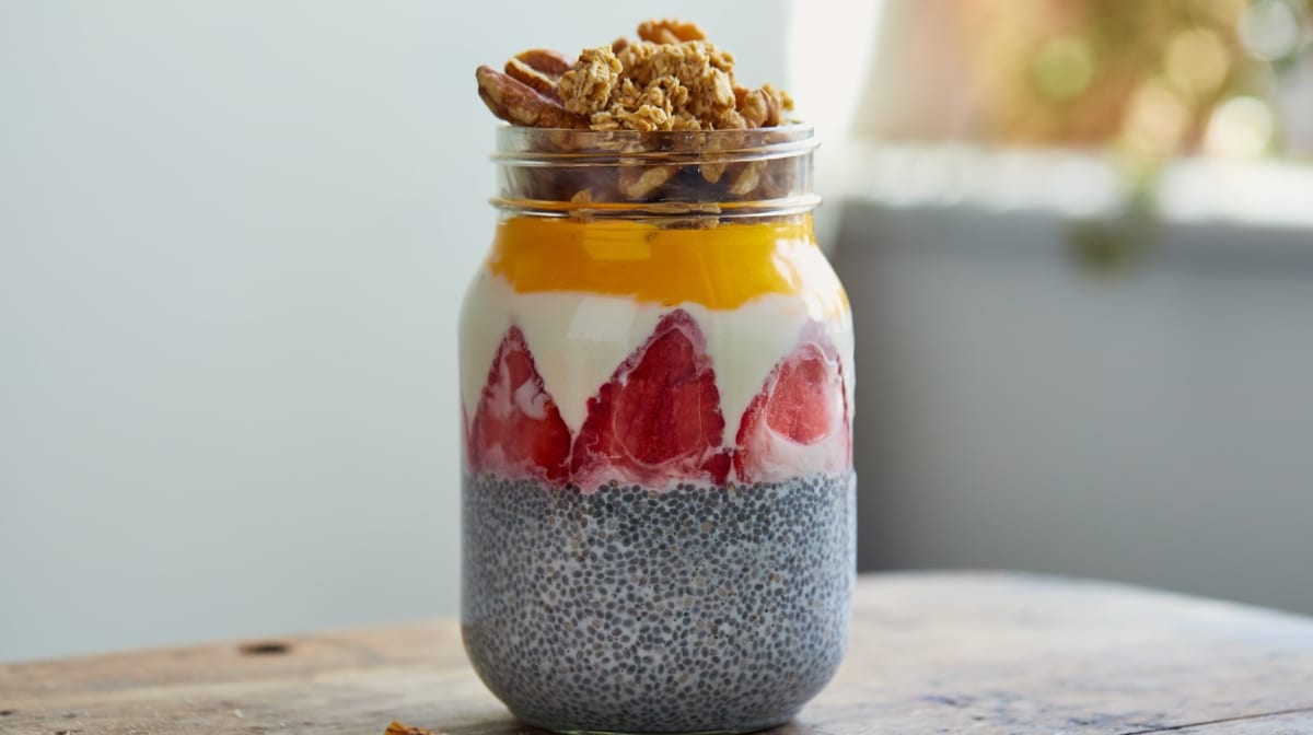Perzik Mango ontbijt met Chia pudding en Omega Taste