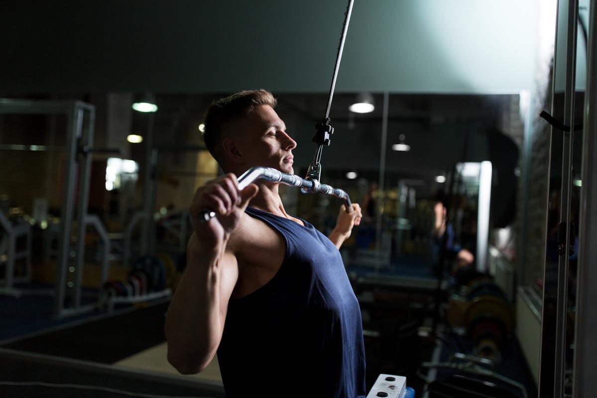 How To Use The Lat Pulldown Machine | Proper Form & Exercise Technique