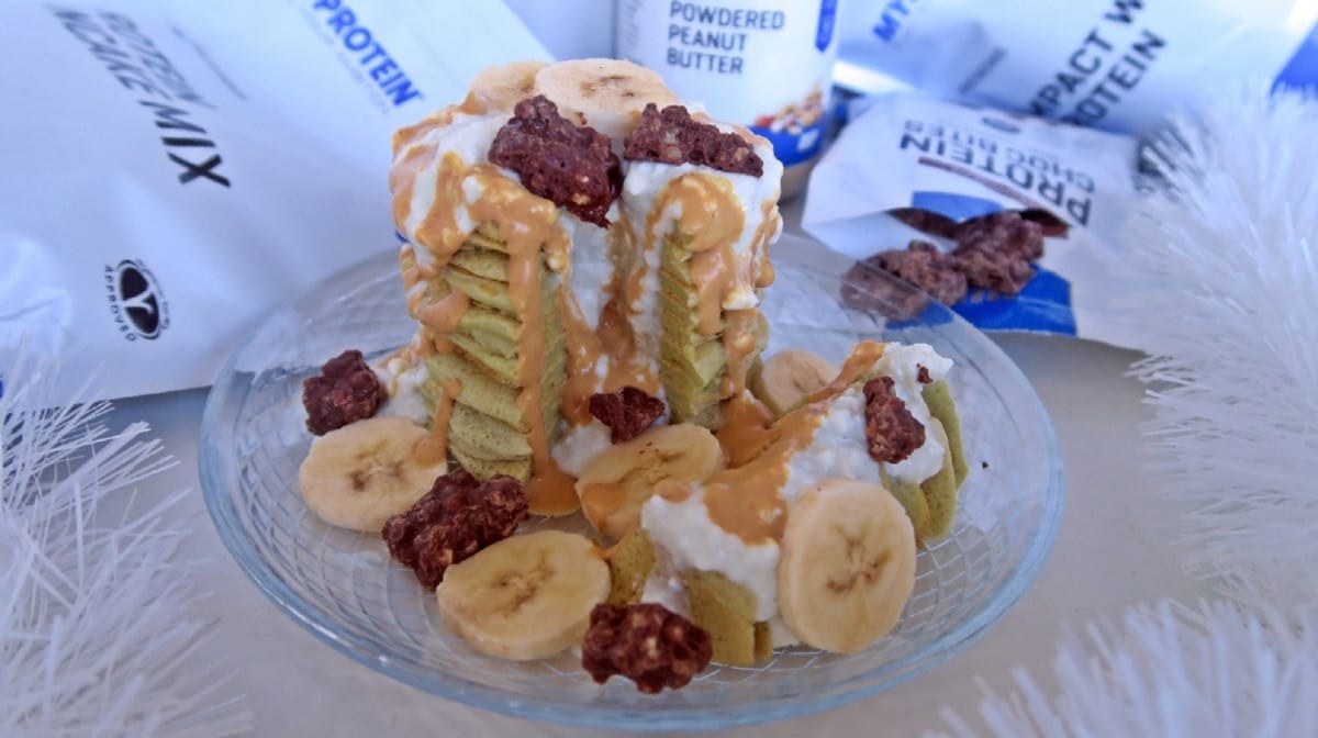 Matcha fehérjés palacsintatorony