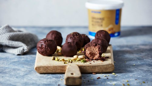Fehérjegolyó recept | mogyoróvajas brownie bomba