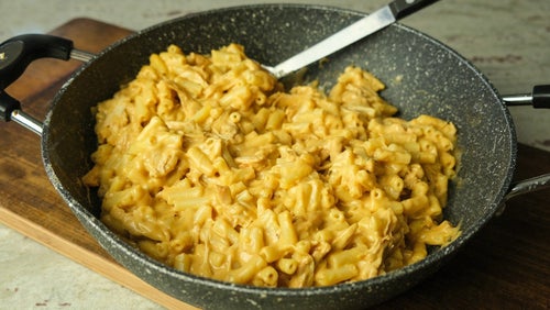 Mac N Cheese z Grillowanym Szarpanym Kurczakiem