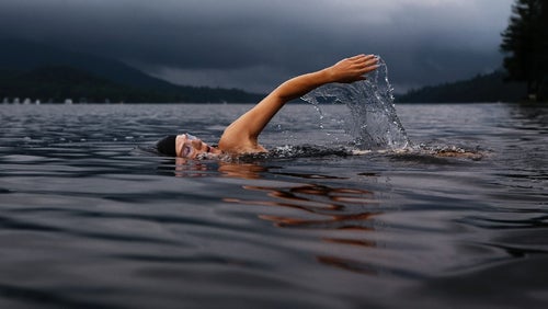 8 Best Supplements For Swimmers | Should You Be Eating Before Swimming?