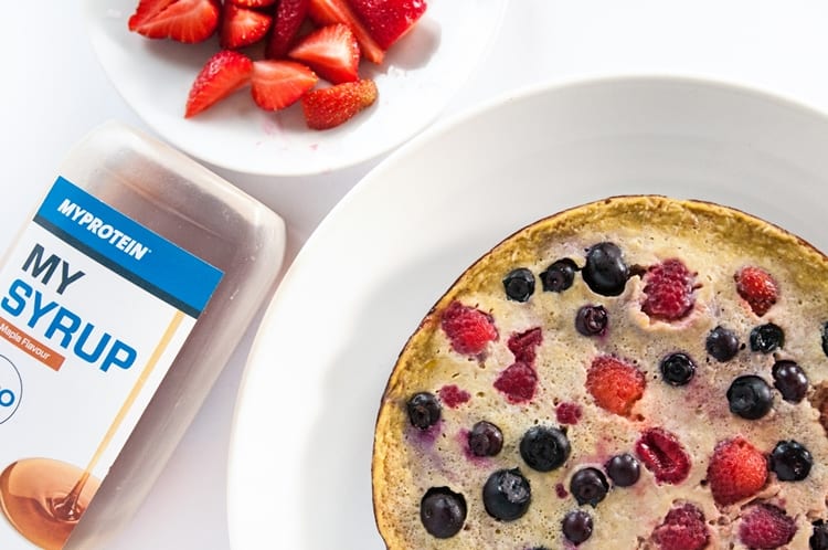 Sladká Omeleta S Čerstvým Ovocím A Sirupom | Zdravé Raňajky