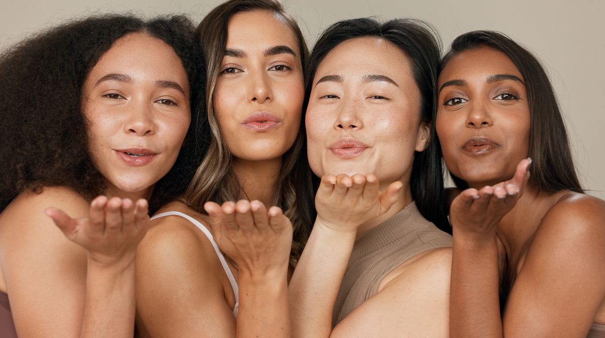 Four women blow kisses at the camera, thrilled after dermaplaning their, complexions | Gillette Venus UK