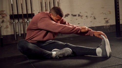8 geweldige hamstring stretches om stijve heupen te voorkomen