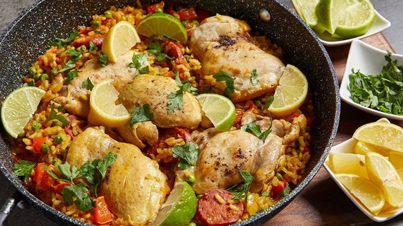 Paella su vištiena ir chorizo dešra