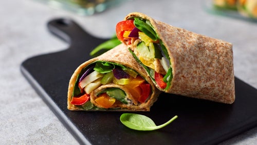 Wrapy s pečeným halloumi z jednoho plechu | Nutričně vyvážená jídla