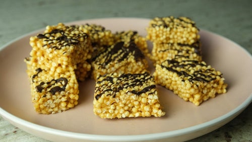 Nepečené proteinové crispies čtverečky