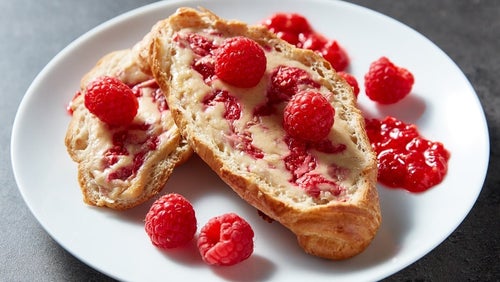 Croissanty plněné malinovou cheesecake náplní | Proteinová snídaně