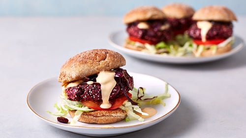 BBQ burgery z červené řepy hotové za 15 minut