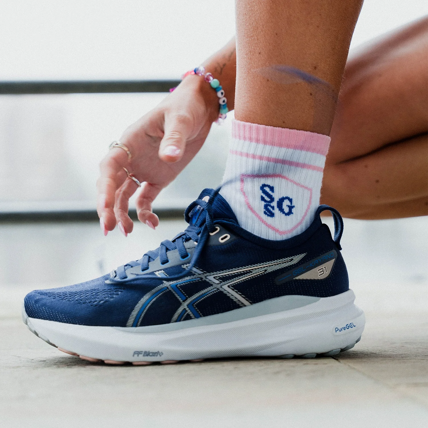 MP Strong Girl Society Crew Socks (1 pack) - White MP Strong Girl Society Crew Socks (1 pack) - White